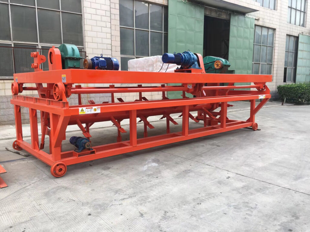 Groove Type Compost Turner