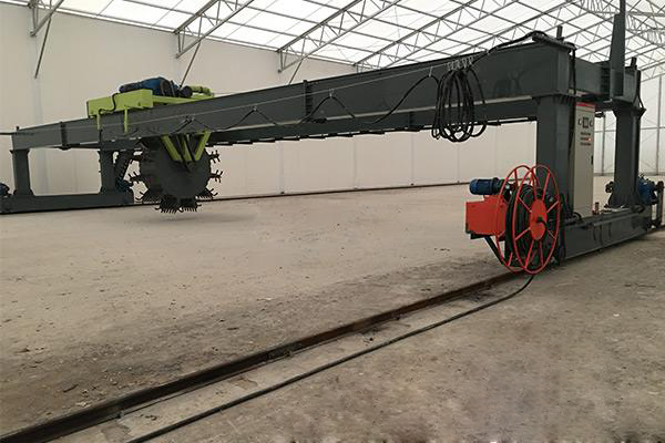 Wheel type compost turner